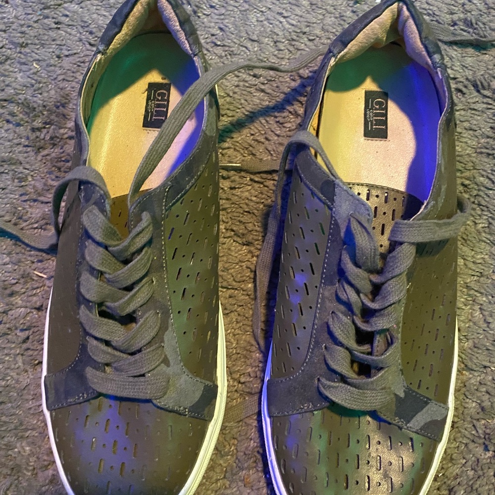 GILI Lace-up Perforated Sneaker, 9.5M/41